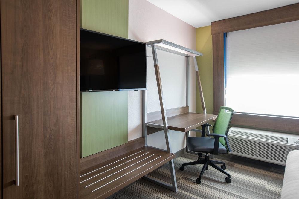 Holiday Inn Express & Suites Ludington By Ihg Екстер'єр фото